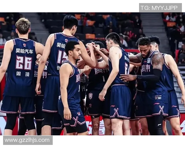 CBA季后赛广东队与新疆队第三场激战回顾与精彩瞬间分析